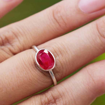 Ruby gemstone oval shaped 925 sterling silver ring with simplified design for women