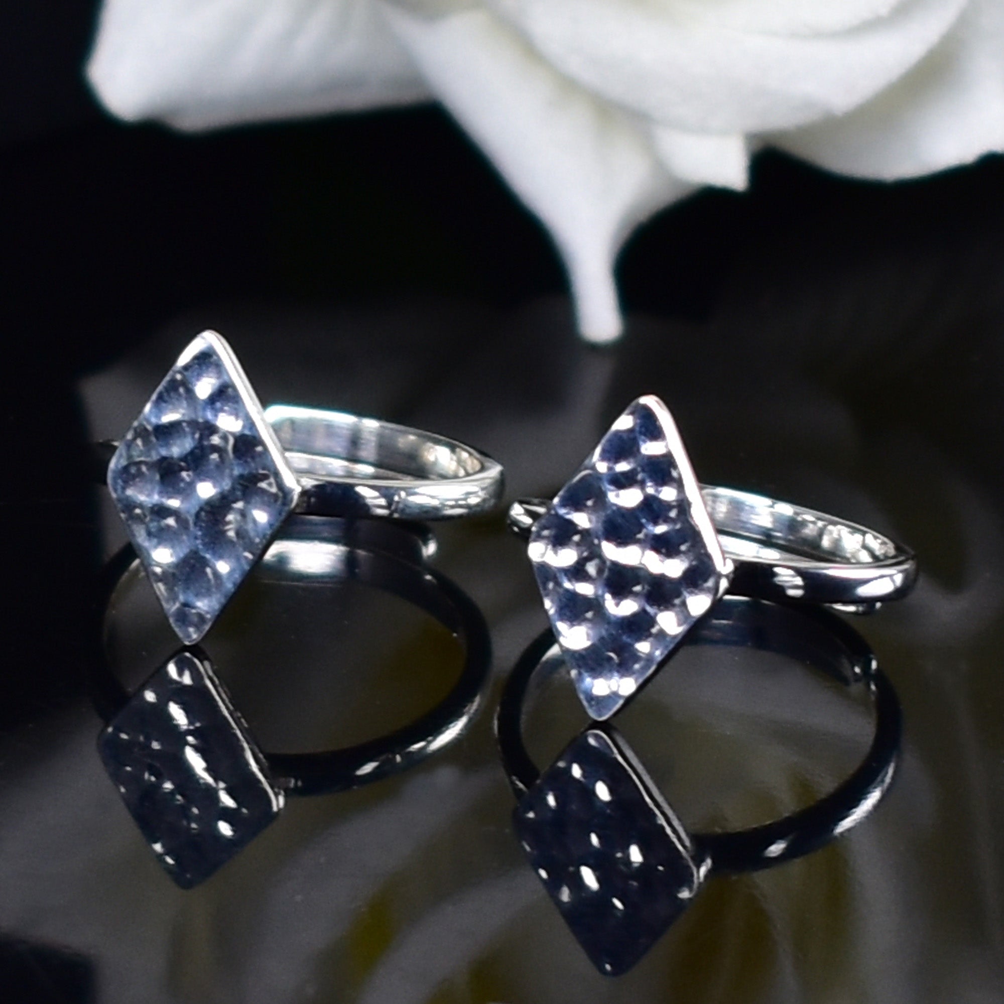 Diamond shape hammered texture toe ring with adjustable band in 925 sterling silver