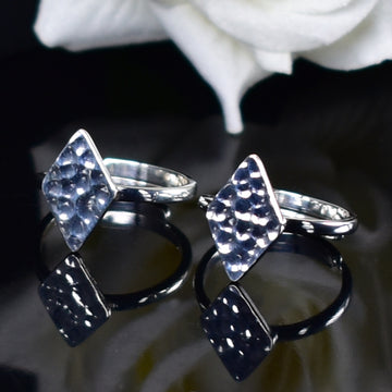 Diamond shape hammered texture toe ring with adjustable band in 925 sterling silver