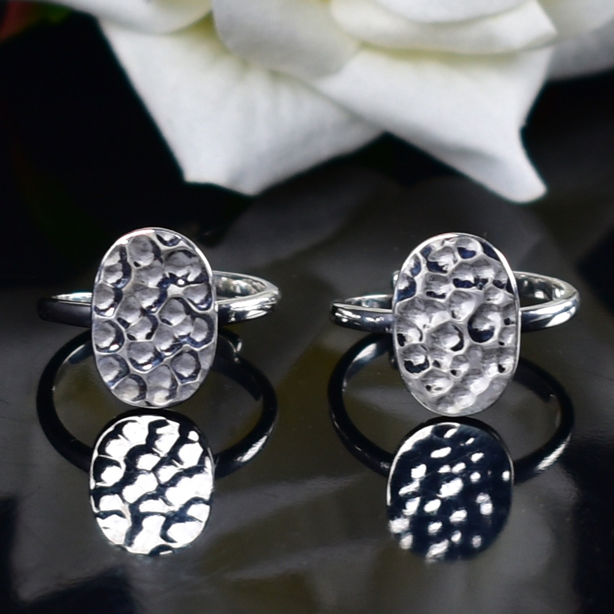 Oval face hammered texture toe ring adjustable design in 925 sterling silver