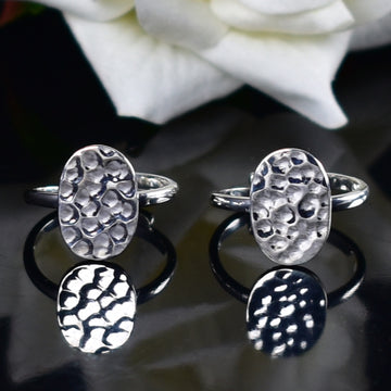 Oval face hammered texture toe ring adjustable design in 925 sterling silver