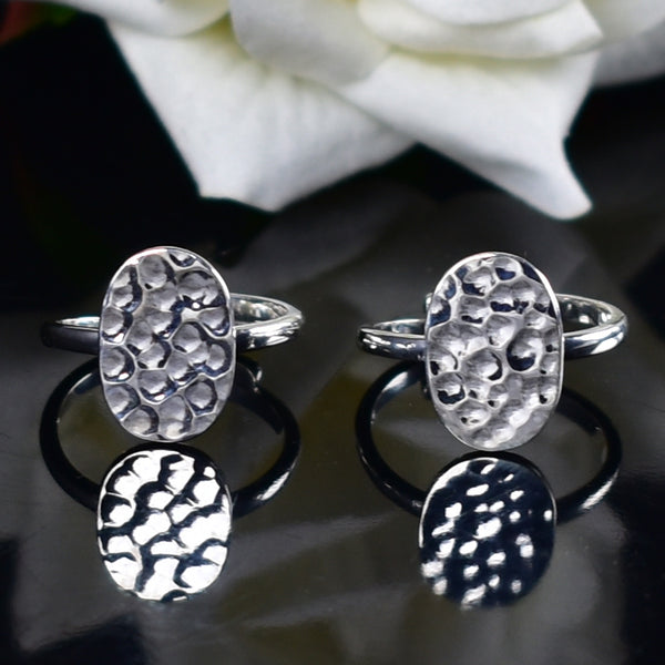 Oval face hammered texture toe ring adjustable design in 925 sterling silver