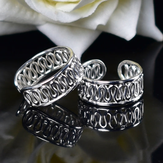 Openwork wave pattern toe ring with adjustable wide band in 925 sterling silver