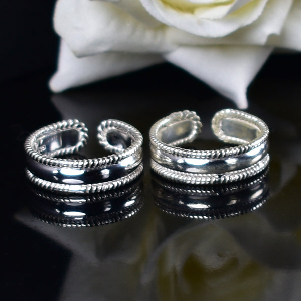 Rope like edge band adjustable toe ring in classic style crafted in 925 sterling silver
