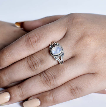 Vintage Rainbow Moonstone Ring in 925 Sterling Silver