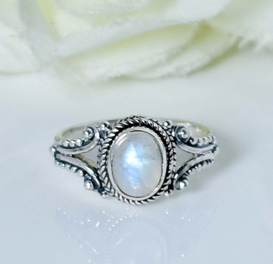 Vintage Rainbow Moonstone Ring in 925 Sterling Silver – Ethereal Glow