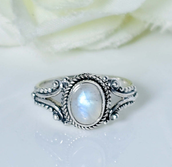 Vintage Rainbow Moonstone Ring in 925 Sterling Silver