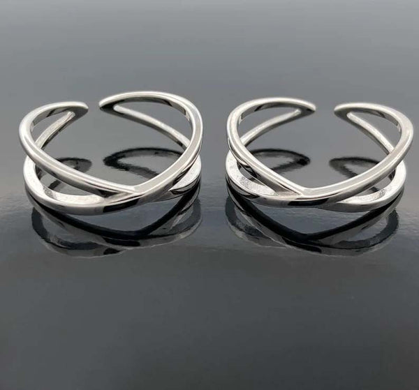 X shape silver toe ring crafted in 925 sterling silver