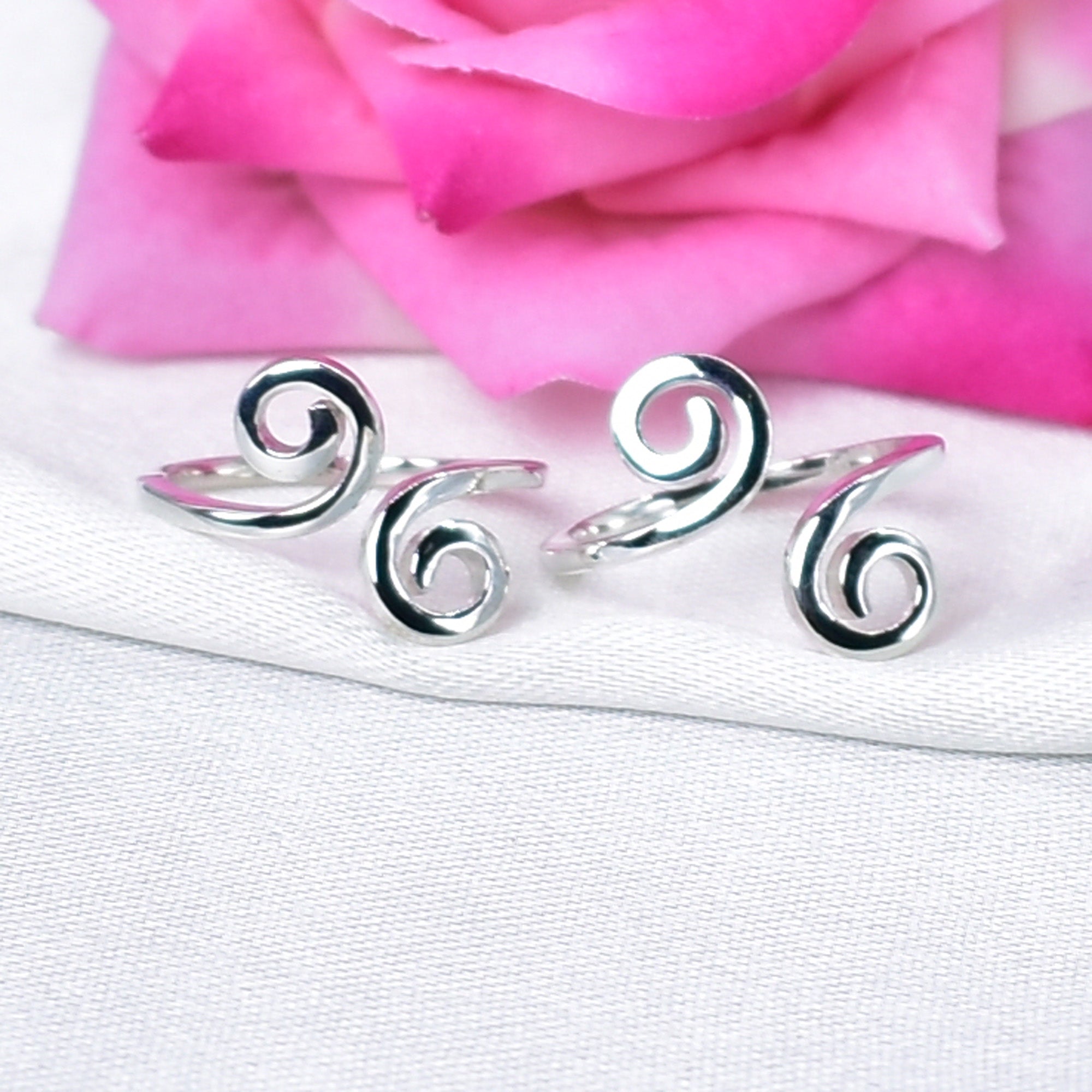 Elegant swirl adjustable toe ring in 925 sterling silver