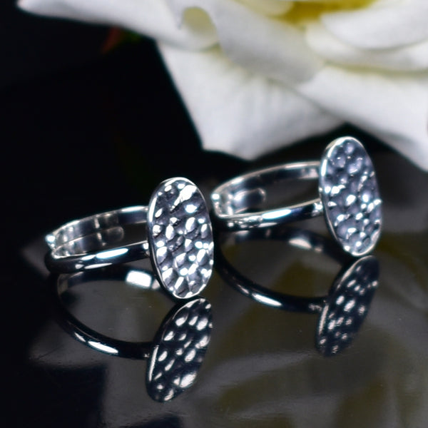 Oval face hammered texture toe ring adjustable design in 925 sterling silver