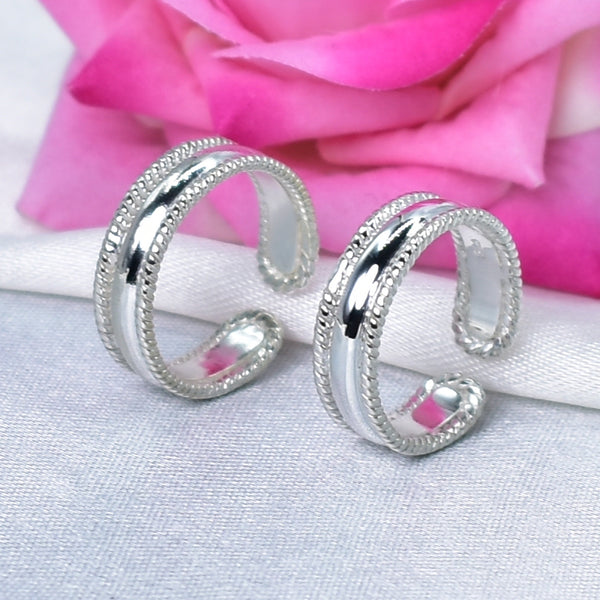 Rope like edge band adjustable toe ring in classic style crafted in 925 sterling silver