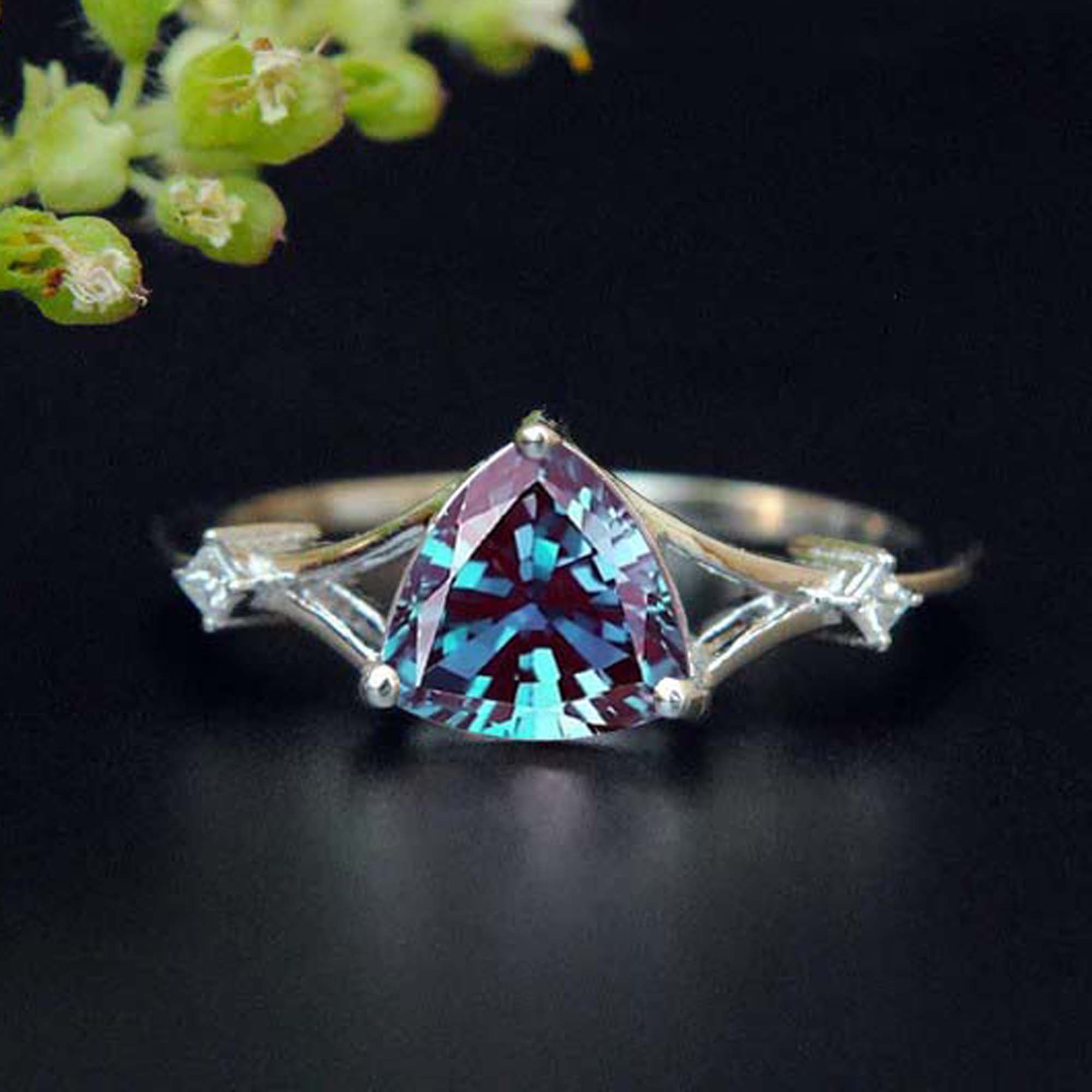 Vintage Halo Alexandrite Gemstone Ring