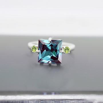 Queenly Multicolor Alexandrite Ring