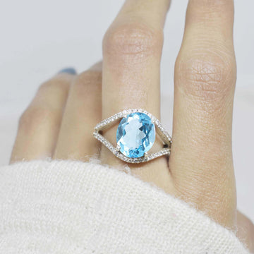 Attractive Blue Topaz Ring