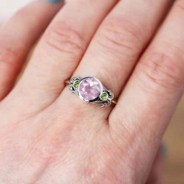 Beautiful Artwork bezel & faceted round shaped 925 oxidised silver ring with old money look