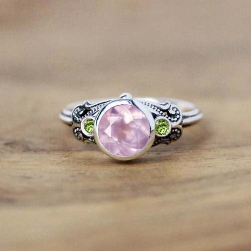 Beautiful Artwork bezel & faceted round shaped 925 oxidised silver ring with old money look